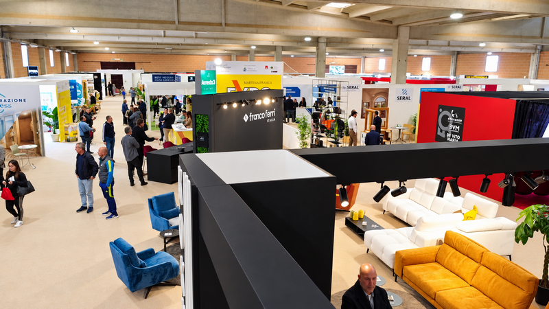 Panoramica degli stand di EXPOCASA